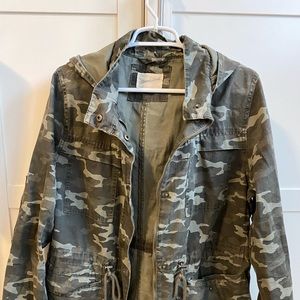 Universal Thread Camo coat